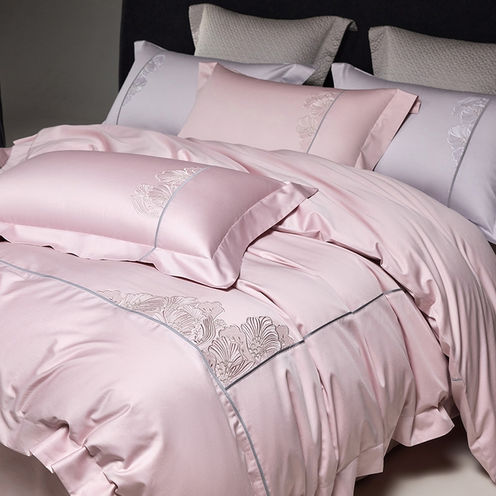 91家纺网 家纺一手货源 找家纺 榻尚家居 2025新款120支贡缎长绒棉绣花四件套-花漾系列 花漾-粉