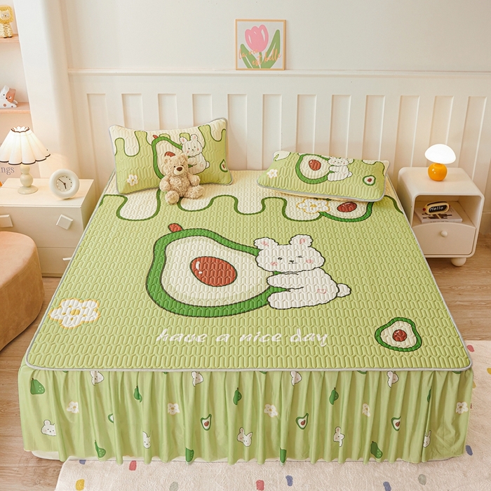 91家纺网 家纺一手货源 找家纺 希廷顿 2025新款大版印花乳胶凉席床裙款三件套 牛油果绿