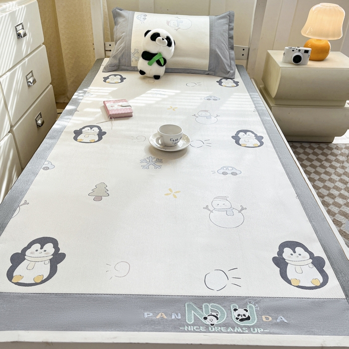 91家纺网 家纺一手货源 找家纺 阿亮家居 2025新款印花冰藤凉席-学生款 小企鹅