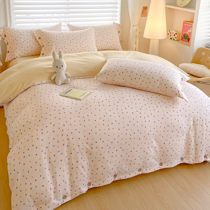 91家纺网 家纺一手货源 找家纺 星窝家纺 2025新款纽扣款水洗棉印花四件套 乐恬波点