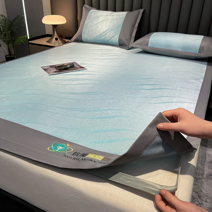 91家纺网 家纺一手货源 找家纺 阿亮家居 2025新款凉席冰丝席三明治宽包边刺绣款粗冰丝凉席 柔美-绿