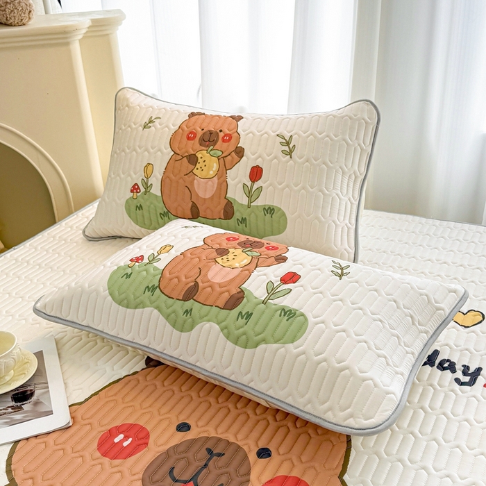 91家纺网 家纺一手货源 找家纺 希廷顿 2025新款大版印花乳胶凉席三件套 卡皮巴拉