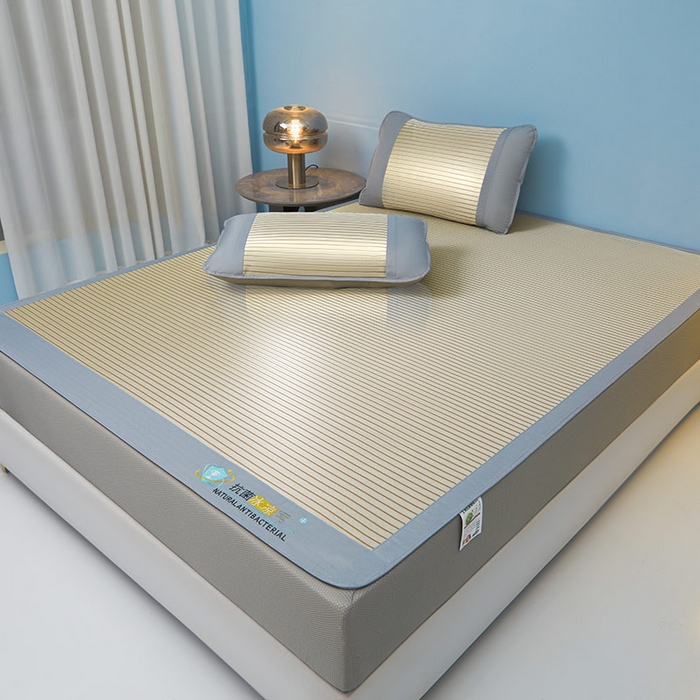 91家纺网 家纺一手货源 找家纺 阿亮家居 2025新款凉席抗菌刺绣可水洗碳光冰丝席包边无纺布冰丝席 素夏 星光银-床笠款