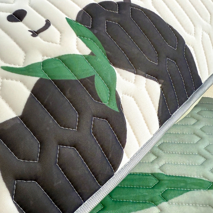 91家纺网 家纺一手货源 找家纺 希廷顿 2025新款大版印花乳胶凉席三件套 熊有成竹