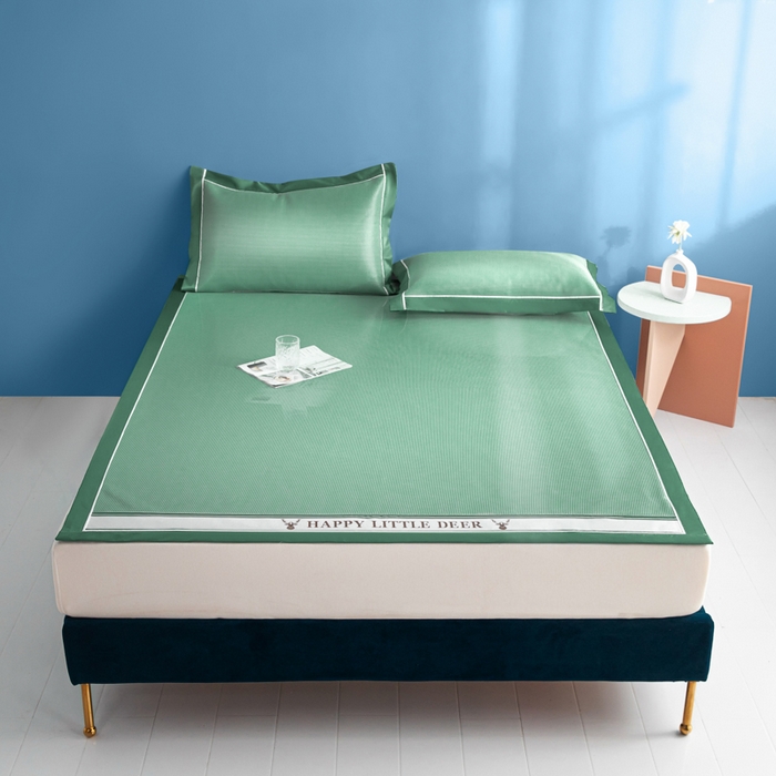 91家纺网 家纺一手货源 找家纺 阿亮家居 2025新款A类母婴级1800D碳光小鹿冰丝席凉席 繁星绿