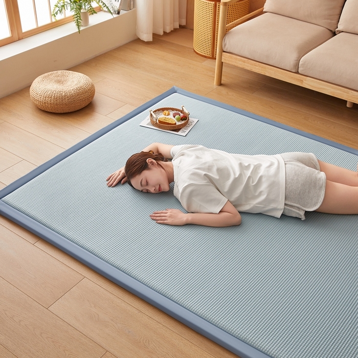 91家纺网 家纺一手货源 找家纺 阿亮家居 2025新款包边工艺凉感冰藤地铺睡垫系列凉席地垫 华夫格蓝