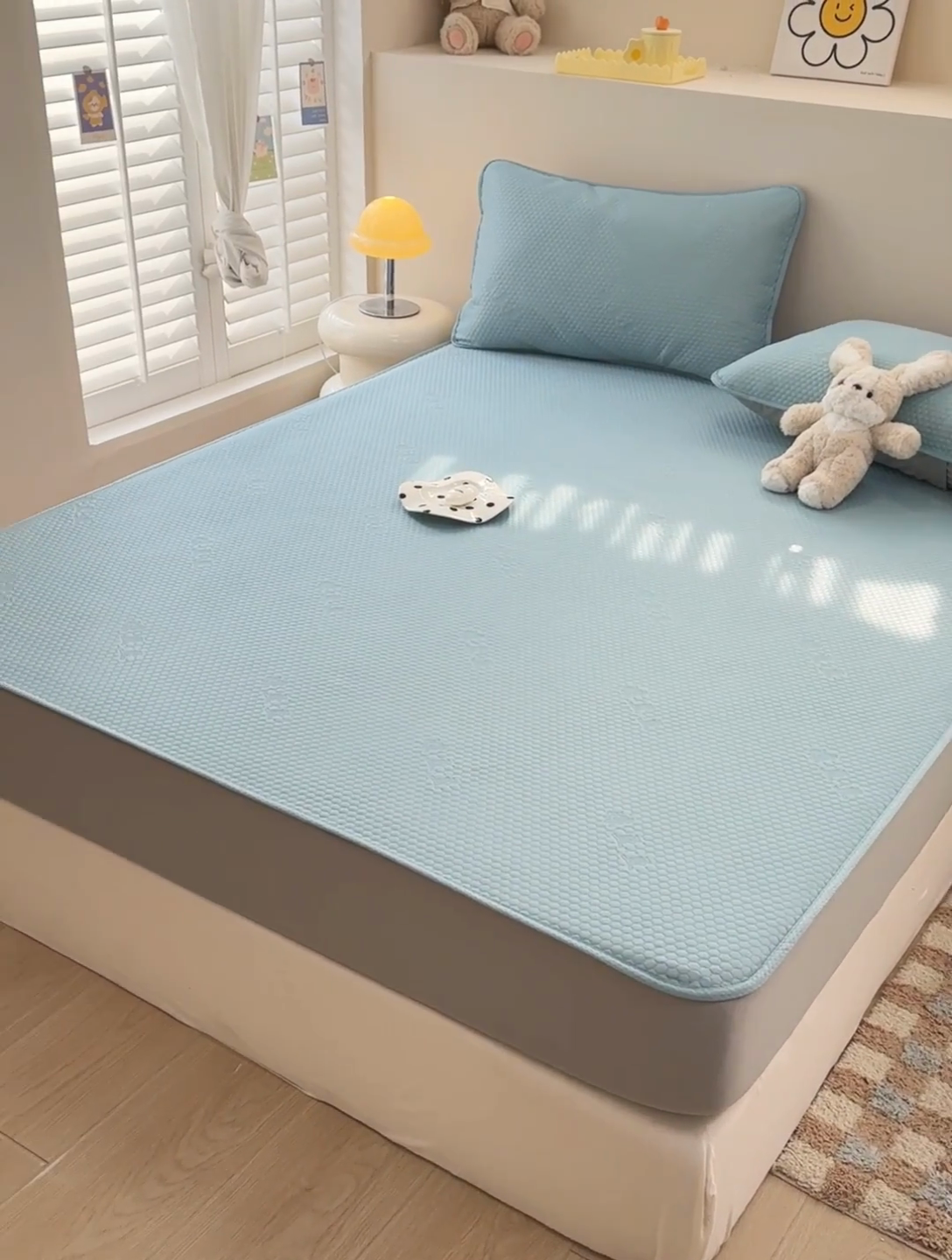 91家纺网 家纺一手货源 找家纺 阿亮家居 2025新款凉席凉豆豆单包边可水席单凉席三件套冰豆豆席 小米粒天空蓝床笠款