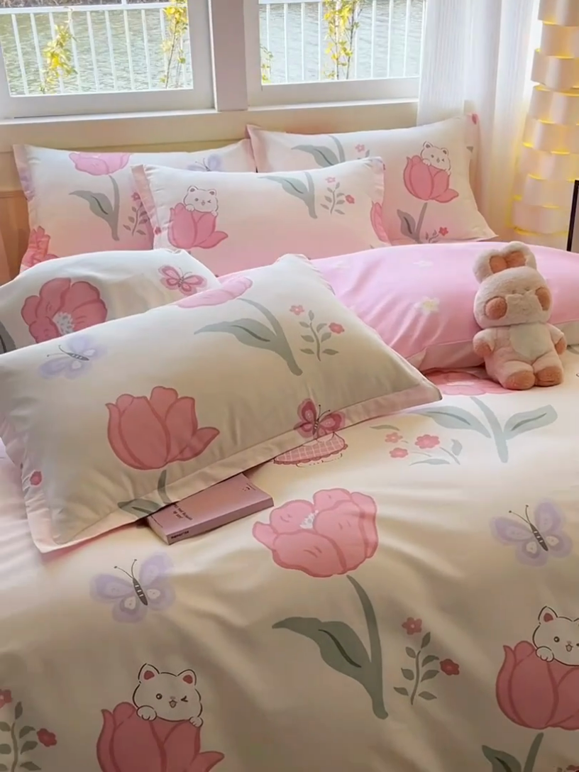 91家纺网 家纺一手货源 找家纺 拾物记 2025新款A类无荧光全喷气全棉12868四件套 花欣猫趣-粉