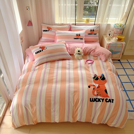 91家纺网 家纺一手货源 找家纺 春光里 2025新款舒适水洗棉印花毛巾绣四件套 墨镜酷猫