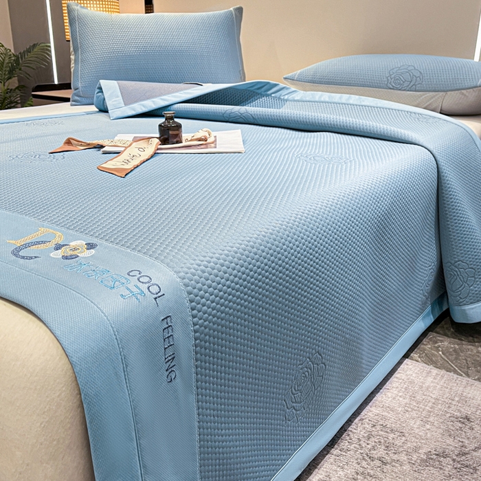 91家纺网 家纺一手货源 找家纺 阿亮家居 2025新款刺绣款凉豆豆凉席 凉豆豆-玫瑰蓝色