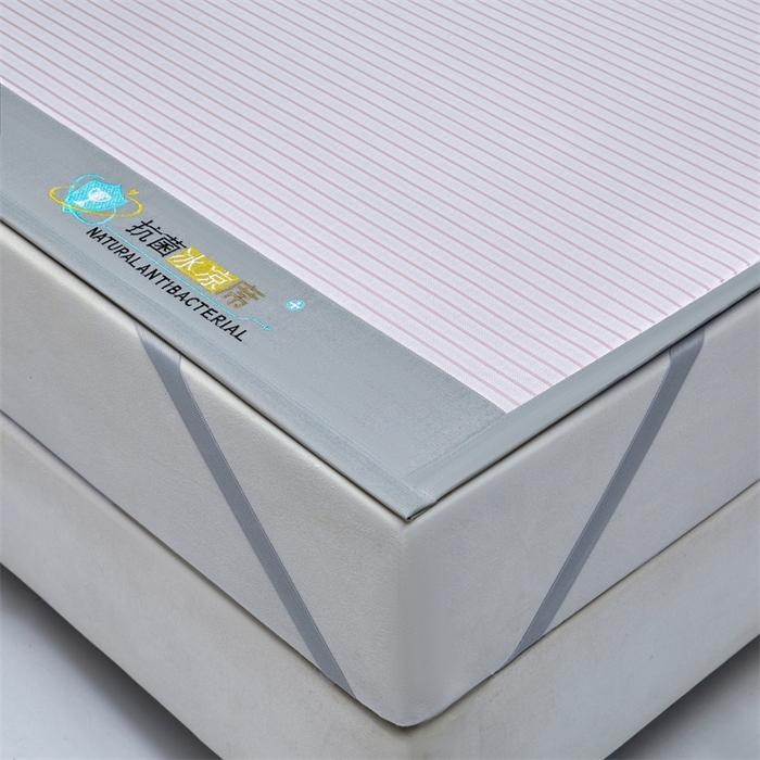 91家纺网 家纺一手货源 找家纺 阿亮家居 2025新款凉席抗菌三明治可水洗碳光冰丝席宽边刺绣冰丝席 素夏 树莓粉-床席款