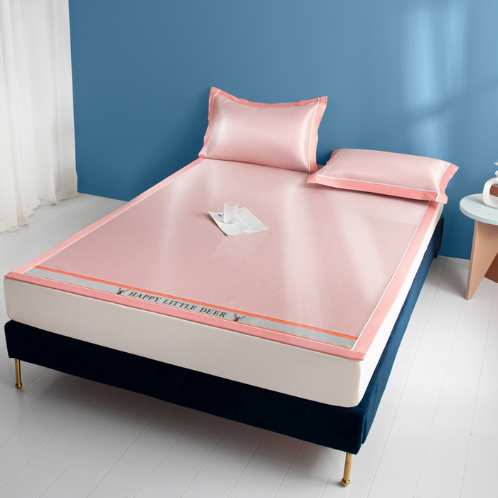 91家纺网 家纺一手货源 找家纺 阿亮家居 2025新款A类母婴级1800D碳光小鹿冰丝席凉席 山茶粉