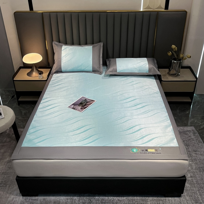 91家纺网 家纺一手货源 找家纺 阿亮家居 2025新款凉席冰丝席三明治宽包边刺绣款粗冰丝凉席 柔美-绿