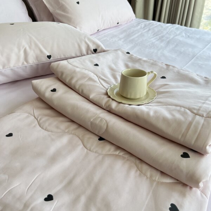 91家纺网 家纺一手货源 找家纺 棉生活家纺 2025新款ins小清新水洗冰丝夏被四件套 草莓奶冻 玉