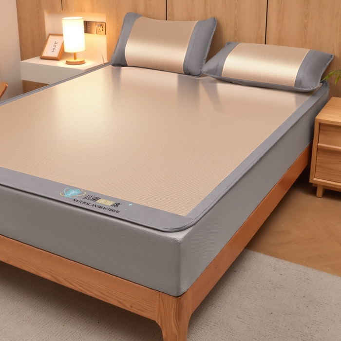 91家纺网 家纺一手货源 找家纺 阿亮家居 2025新款冰藤席凉席三件套包边抗菌刺绣款冰藤凉席 咖色-床笠款