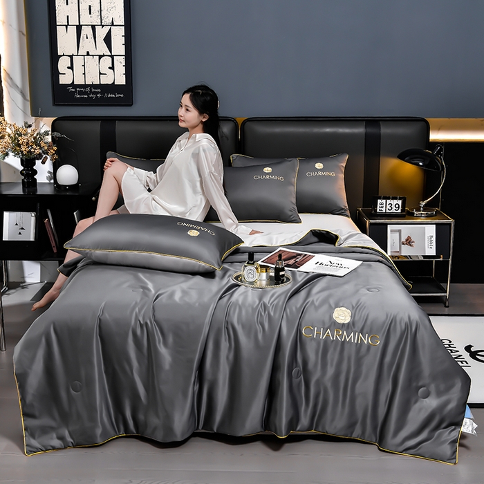 91家纺网 家纺一手货源 找家纺 伊梵居 2025新款水洗真丝刺绣夏被四件套 高级灰+山灰