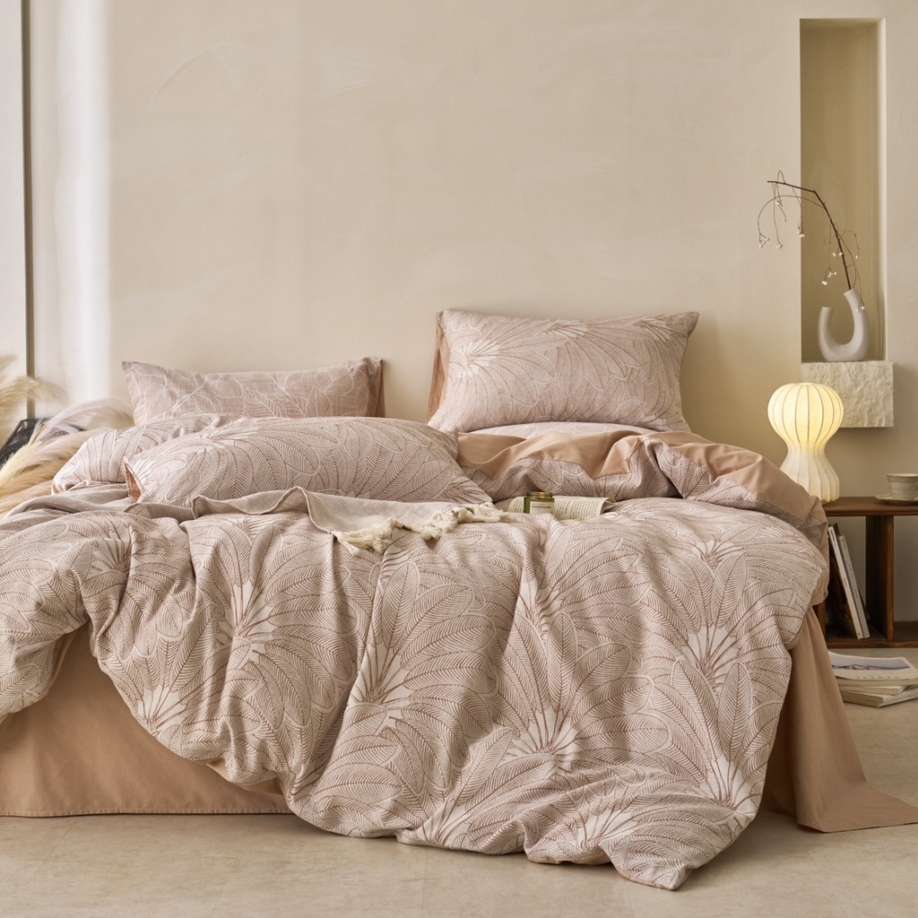 91家纺网 家纺一手货源 找家纺 金丝鸟2025新款全棉纯棉三层纱提花四件套 耶鲁斯驼