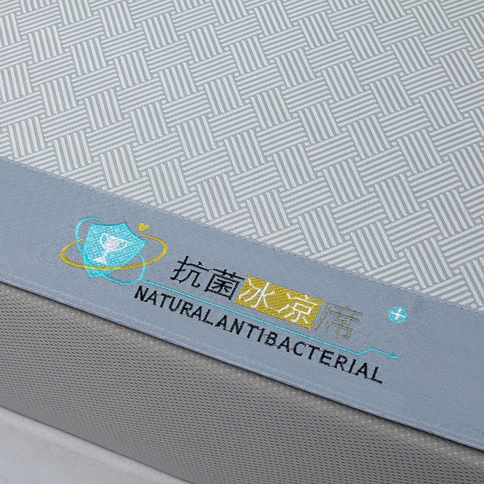 91家纺网 家纺一手货源 找家纺 阿亮家居 2025新款凉席抗菌刺绣可水洗碳光冰丝席包边无纺布冰丝席 思绪 绅士灰-床笠款