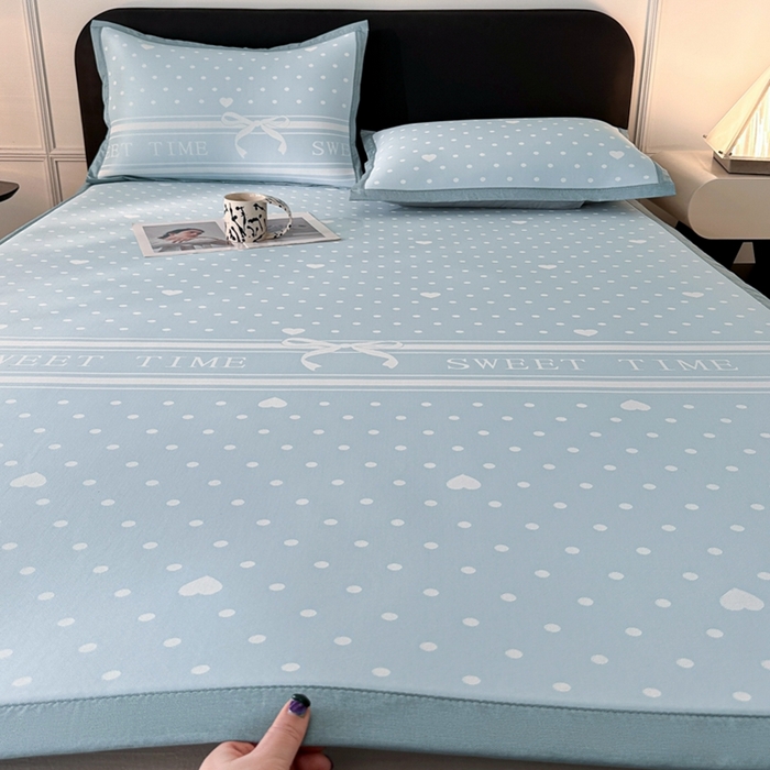 91家纺网 家纺一手货源 找家纺 慕尚家纺 2025春夏新款凉感冰丝提花凉席三件套 爱心圆点