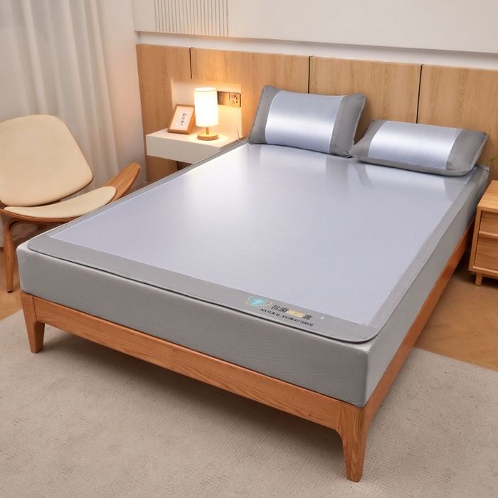 91家纺网 家纺一手货源 找家纺 阿亮家居 2025新款冰藤席凉席三件套包边抗菌刺绣款冰藤凉席 蓝紫色-床笠款