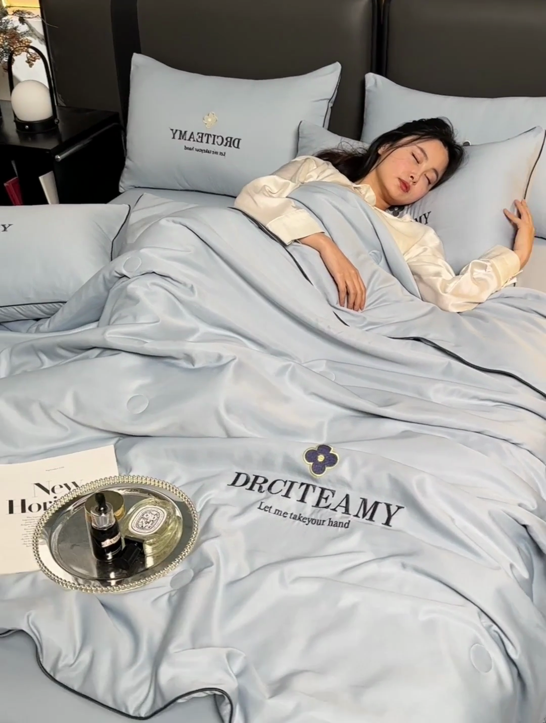 91家纺网 家纺一手货源 找家纺 伊梵居 2025新款水洗真丝刺绣夏被四件套 梵花-海青