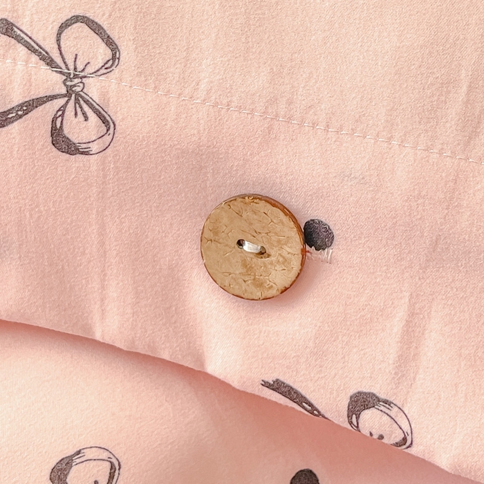 91家纺网 家纺一手货源 找家纺 星窝家纺 2025新款纽扣款水洗棉印花四件套 初昕粉色