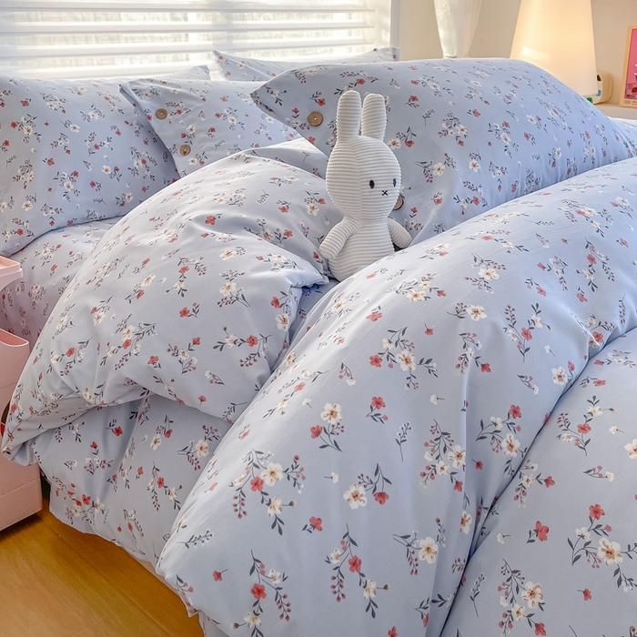 91家纺网 家纺一手货源 找家纺 星窝家纺 2025新款纽扣款水洗棉印花四件套 花上枝蓝