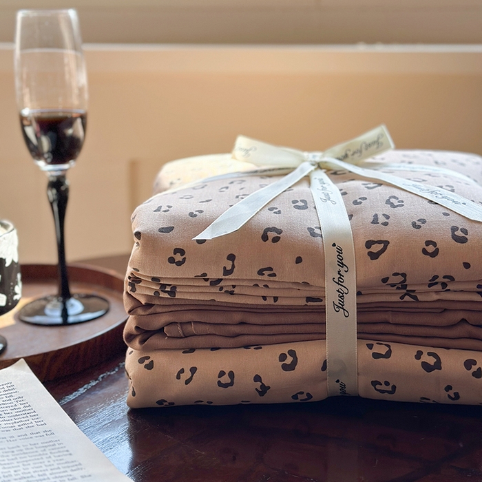 91家纺网 家纺一手货源 找家纺 吉象双层纱叠拍四件套 复古豹纹咖