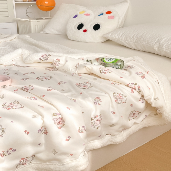 91家纺网 家纺一手货源 找家纺 857家居 2025新款双层针织纱羊羔绒毛毯 梦幻花园