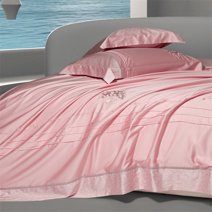 91家纺网 家纺一手货源 找家纺 高大尚婚庆馆 2025新款高端绣花四件套-艾莎 艾莎-落樱粉