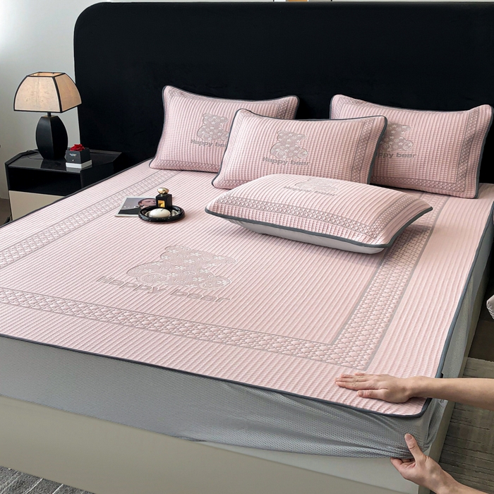 91家纺网 家纺一手货源 找家纺 首尔家纺 2025新款大版凉感丝凉席 快乐熊-粉