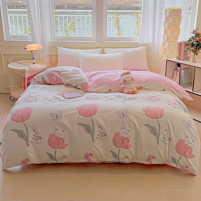 91家纺网 家纺一手货源 找家纺 拾物记 2025新款A类无荧光全喷气全棉12868单被套 花欣猫趣-粉