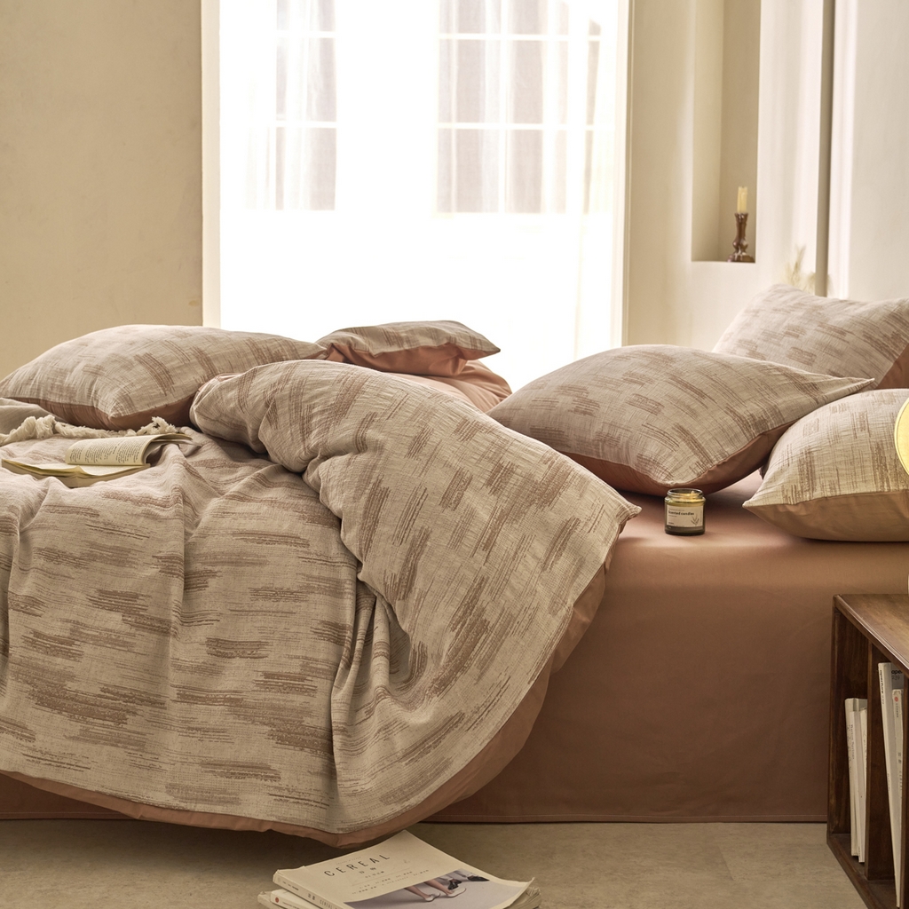 91家纺网 家纺一手货源 找家纺 金丝鸟2025新款全棉纯棉三层纱提花四件套 树影咖