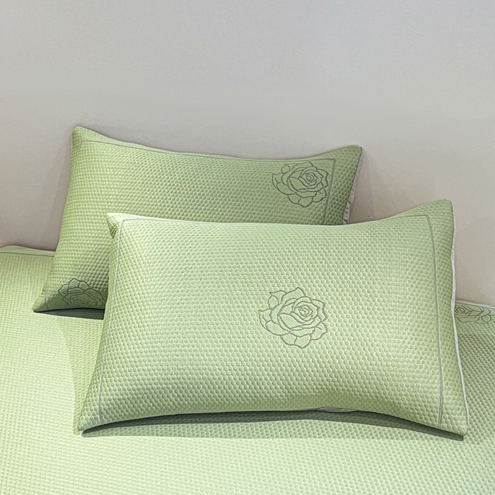 91家纺网 家纺一手货源 找家纺 阿亮家居 2025新款刺绣款凉豆豆凉席 凉豆豆-玫瑰绿色