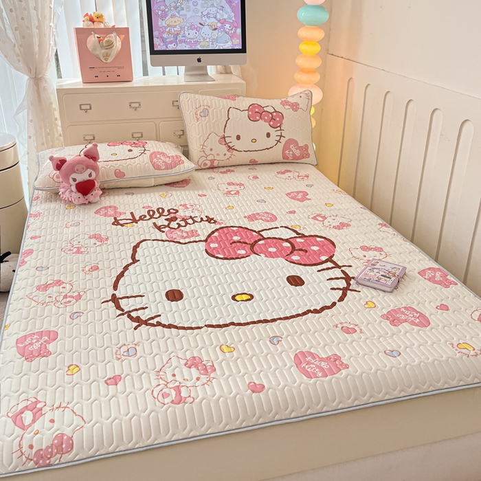 91家纺网 家纺一手货源 找家纺 金爱家 2025新款三丽鸥乳胶凉席大版床笠款 床笠款凉席-美美kt