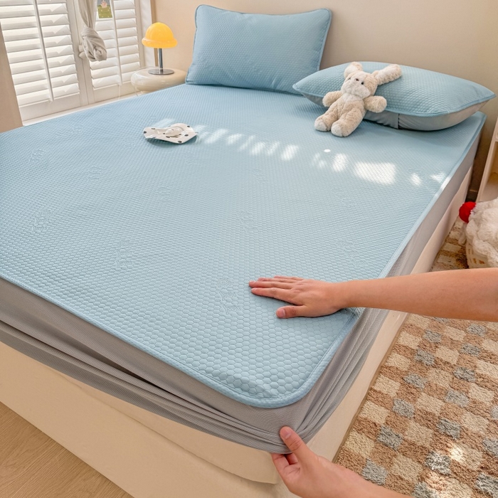 91家纺网 家纺一手货源 找家纺 阿亮家居 2025新款凉席凉豆豆单包边可水席单凉席三件套冰豆豆席 小米粒天空蓝床笠款