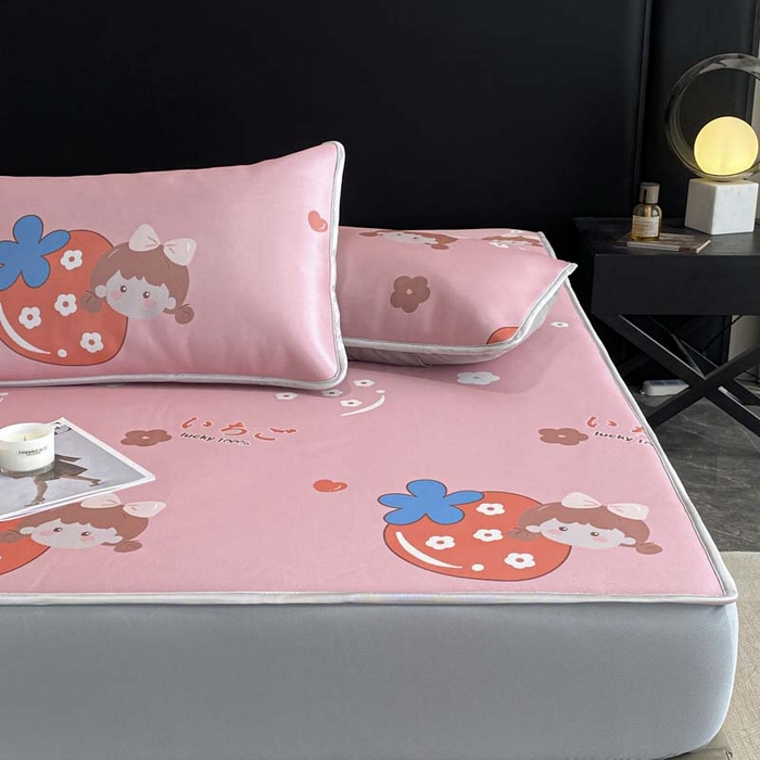 91家纺网 家纺一手货源 找家纺 2025新款印花冰丝凉席反面无纺布 冰丝-床笠款-草莓