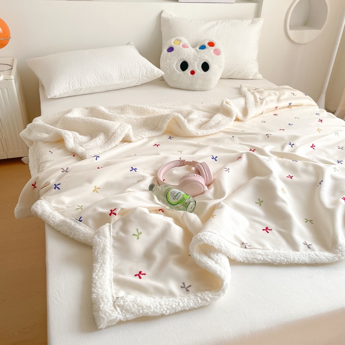 91家纺网 家纺一手货源 找家纺 857家居 2025新款双层针织纱羊羔绒毛毯 甜蜜结缘