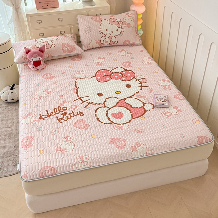 91家纺网 家纺一手货源 找家纺 金爱家 2025新款三丽鸥乳胶凉席大版床笠款 床笠款凉席-爱心kt