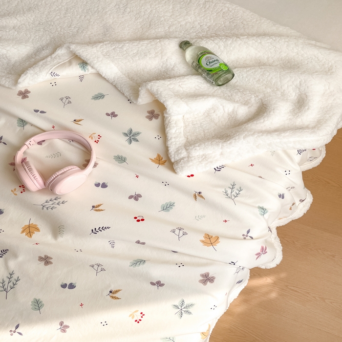 91家纺网 家纺一手货源 找家纺 857家居 2025新款双层针织纱羊羔绒毛毯 枫叶