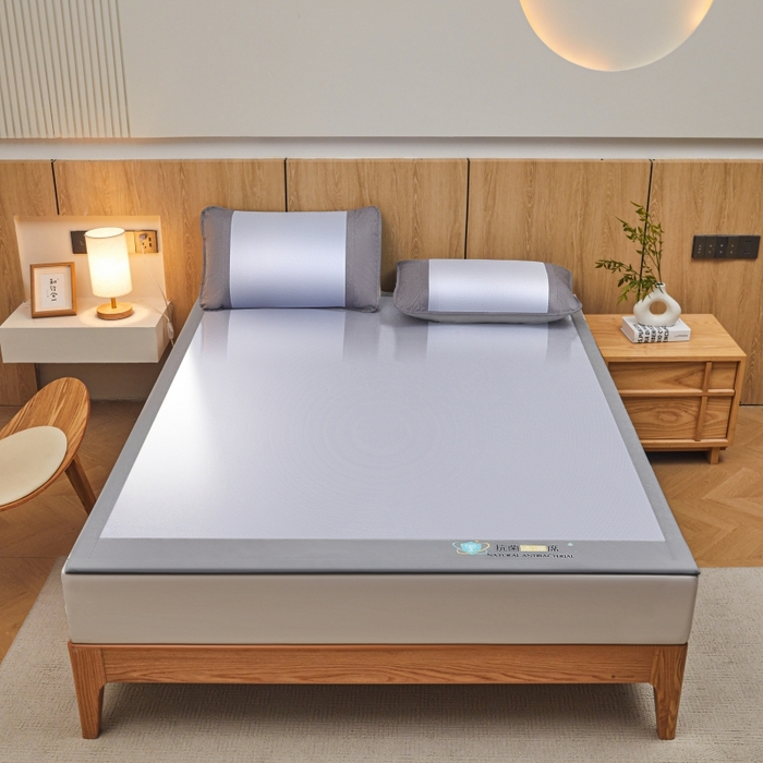 91家纺网 家纺一手货源 找家纺 阿亮家居 2025新款冰藤席凉席三件套包边抗菌刺绣款冰藤凉席 蓝紫色-床席款