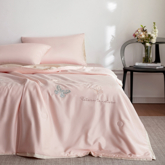 91家纺网 家纺一手货源 找家纺 纪梵茜 2025新款莱赛尔天丝夏被四件套-蝶恋 蝶恋-粉色