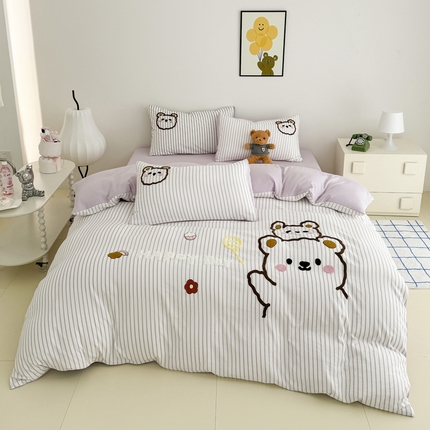 91家纺网 家纺一手货源 找家纺 （总）闲鱼家纺 2025新款时尚亲肤贴布绣毛巾绣条纹四件套-萌趣小熊