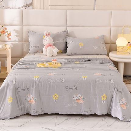 91家纺网 家纺一手货源 找家纺 （总）经年 2025新款A类凉感丝豆豆夏被