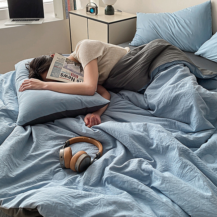 91家纺网 家纺一手货源 找家纺 益多眠 2026新款水洗棉夏被四件套 天蓝+深灰