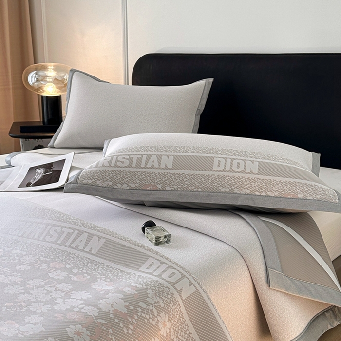 91家纺网 家纺一手货源 找家纺 慕尚家纺 2025春夏新款凉感冰丝提花凉席三件套 花艺 咖白