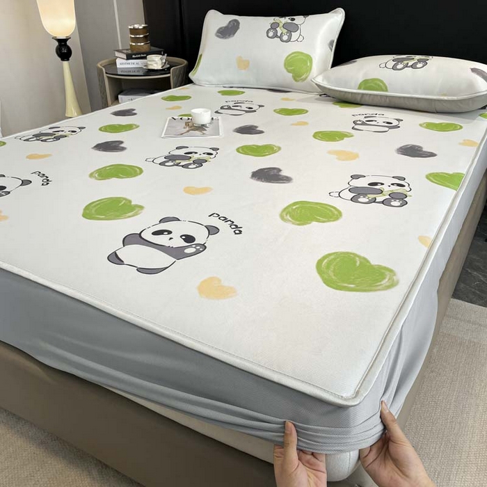 91家纺网 家纺一手货源 找家纺 2025新款印花冰丝凉席反面无纺布 冰丝-床笠款-小熊猫