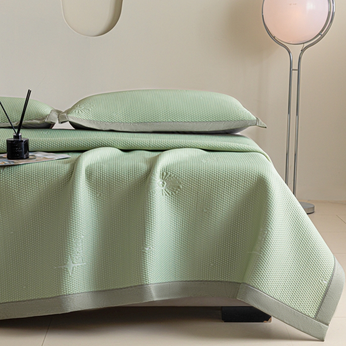 91家纺网 家纺一手货源 找家纺 阿亮家居 2025新款凉席凉豆豆软席床席款 爱丽丝-梵克绿