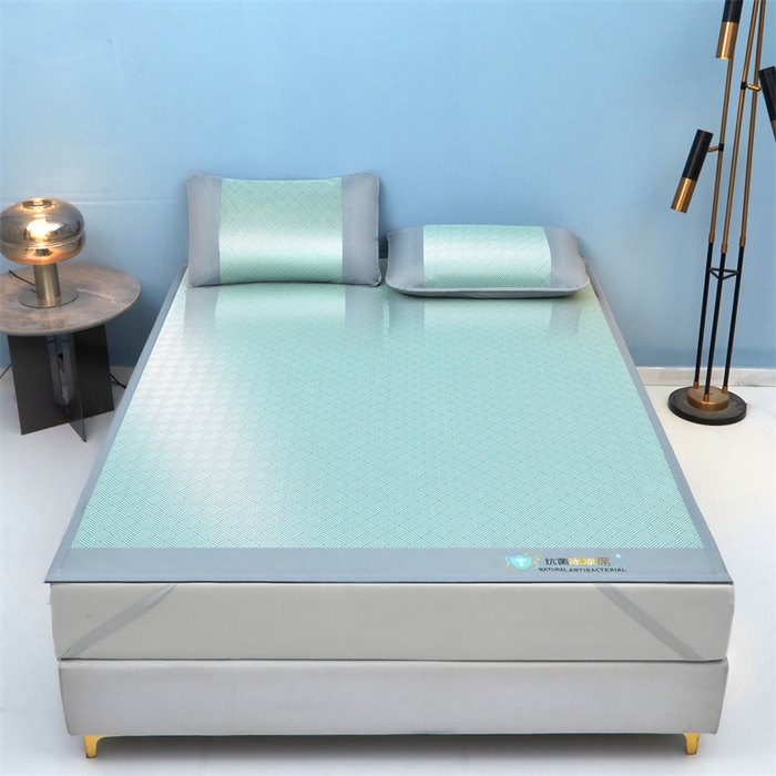 91家纺网 家纺一手货源 找家纺 阿亮家居 2025新款凉席抗菌三明治可水洗碳光冰丝席宽边刺绣冰丝席 思绪 薄荷绿-床席款