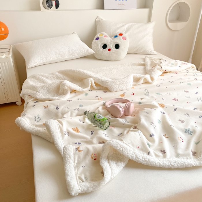 91家纺网 家纺一手货源 找家纺 857家居 2025新款双层针织纱羊羔绒毛毯 枫叶